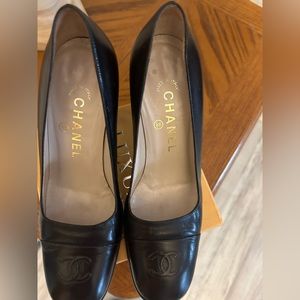 CHANEL AUTHENTIC VINTAGE BROWN HEELS